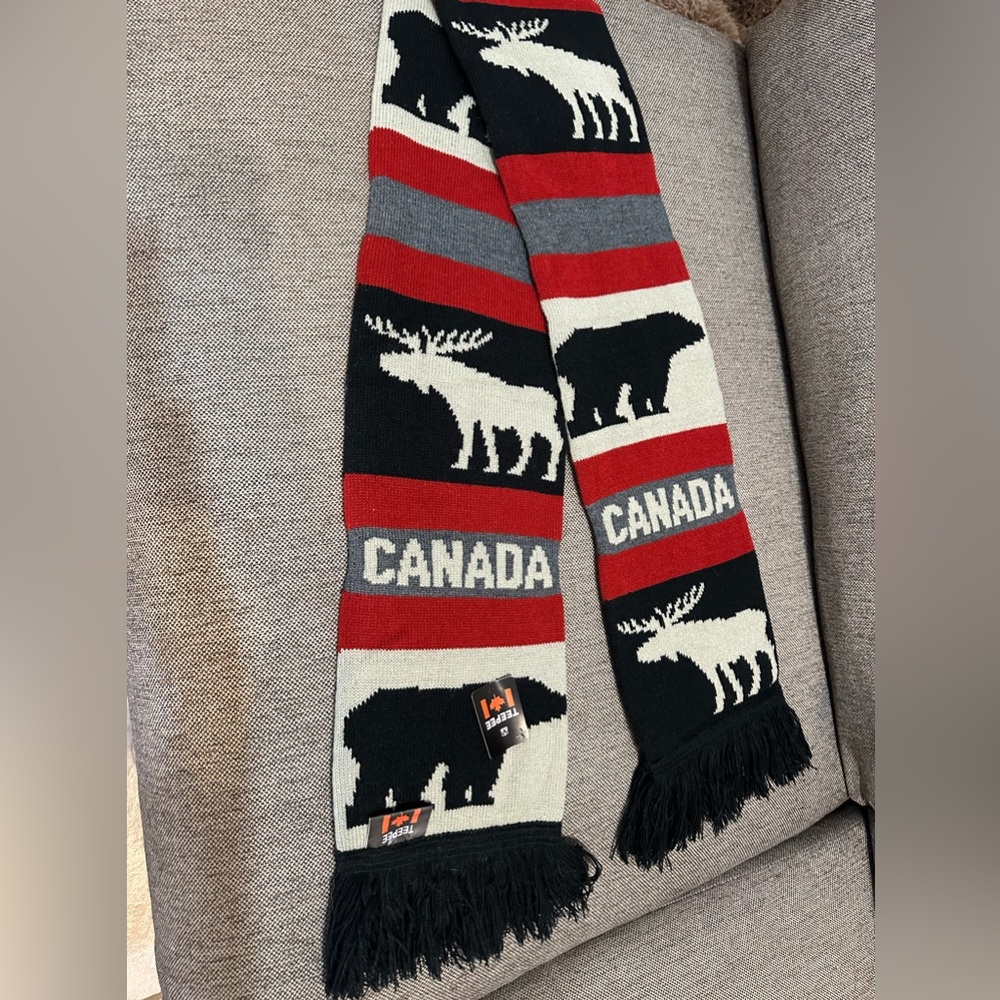 Canada Scarf NWT